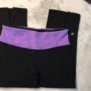 Black Lululemon Gather & Crow Crops with purple waistband Yoga Crops S…